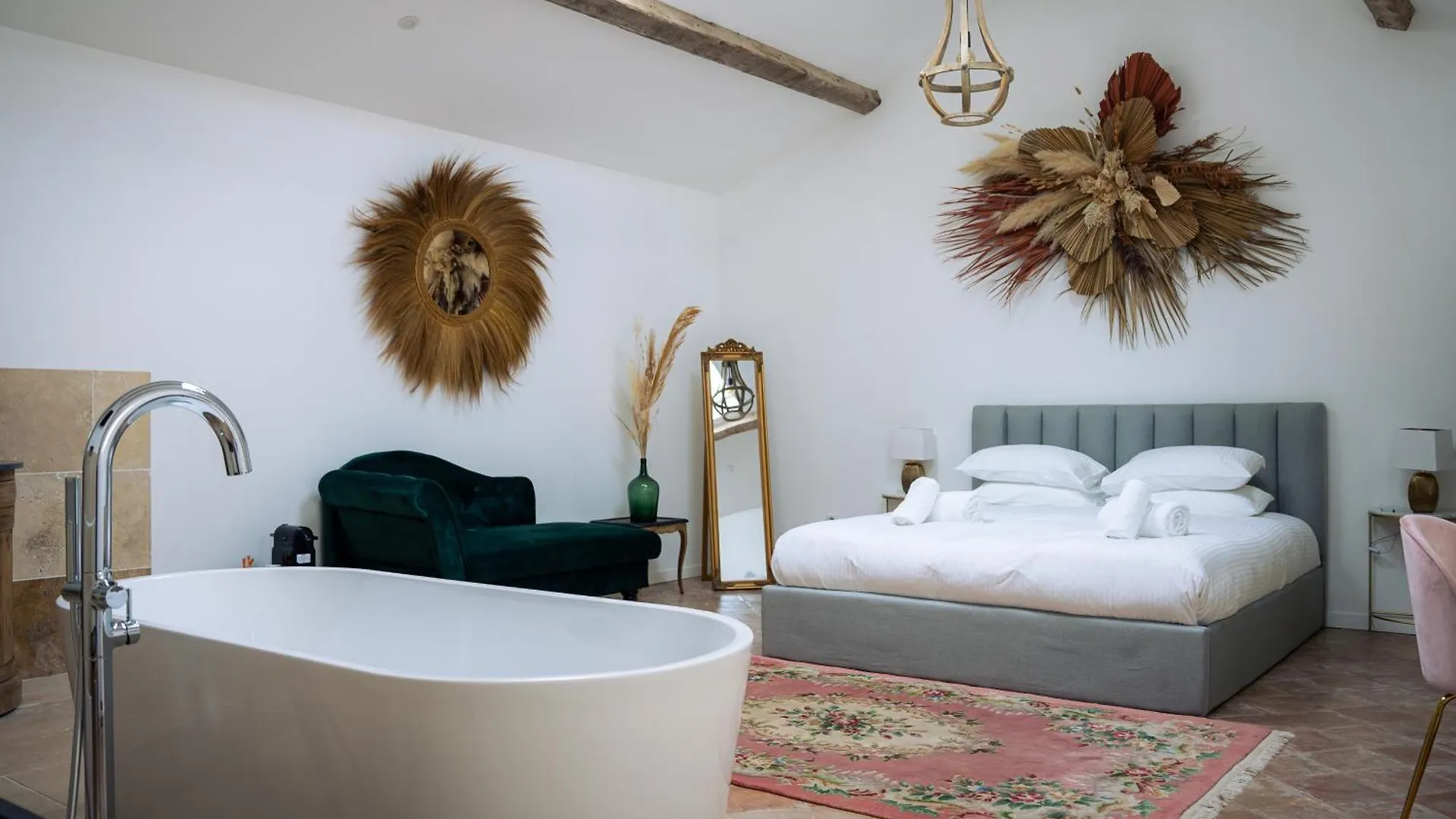 Le Castel, La Suit Prestige Sollies Pont France